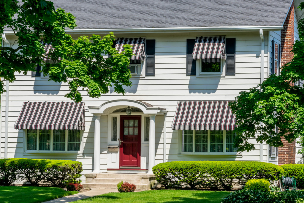 Curb appeal of a traditional colonial home.